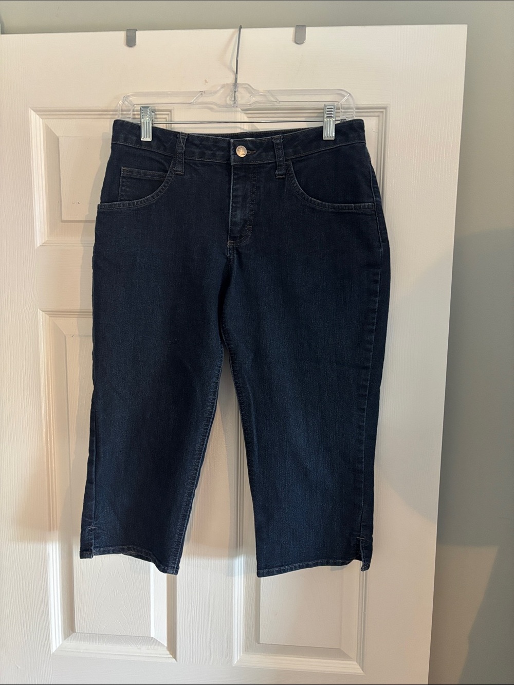 Women’s Dark Blue Capri Jeans Size 6